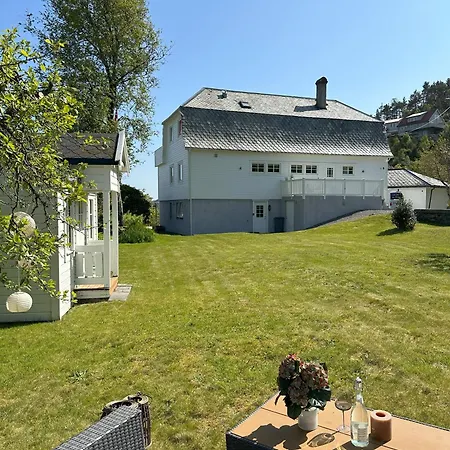 Spacious Group With Jacuzzi And Views *