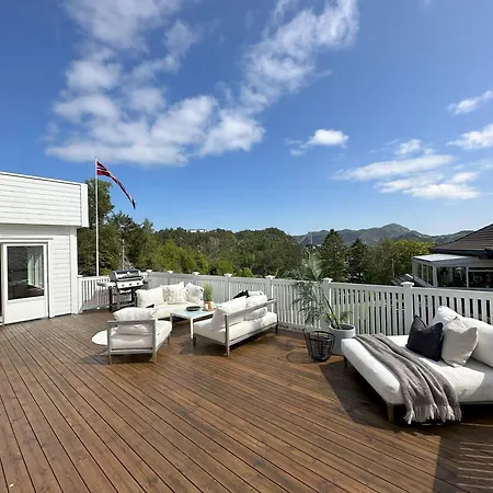Norwegian For 11 And Great Views Villa *