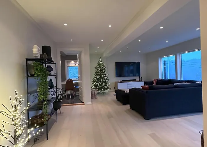 Spacious Group With Jacuzzi And Views Askøy