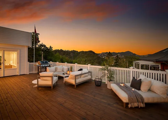 Spacious Group With Jacuzzi And Views