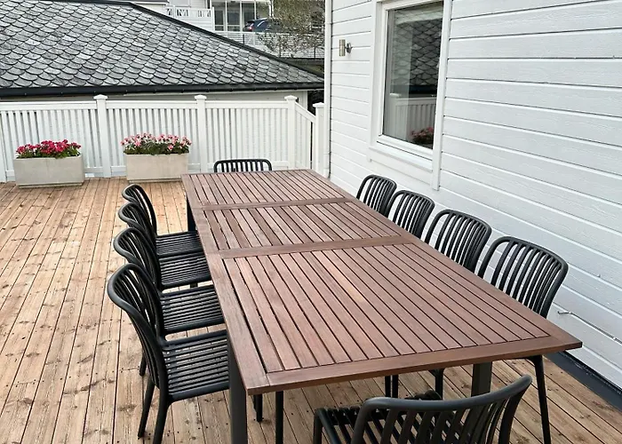 Villa Spacious Group With Jacuzzi And Views