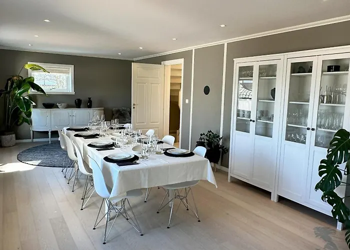 Spacious Group With Jacuzzi And Views Vila